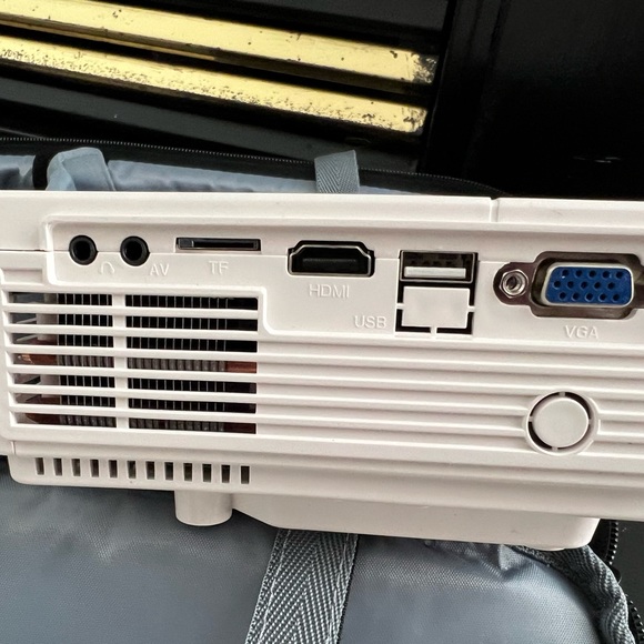 VANKYO LEISURE 3 Mini Projector Supported 1080P 176'' Display Portable Projector - Picture 9 of 9